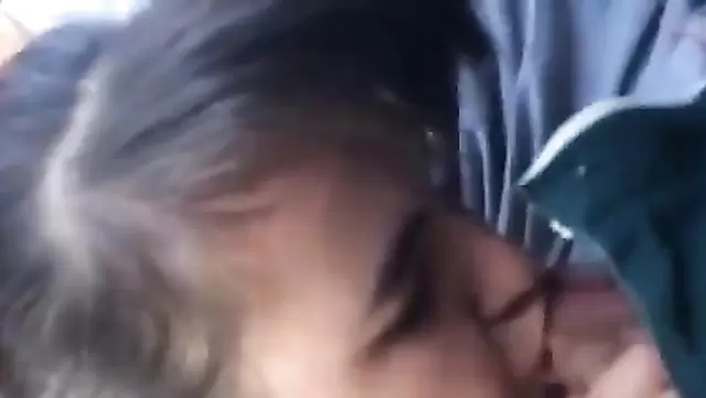 Узбечка отсосала в машине другу