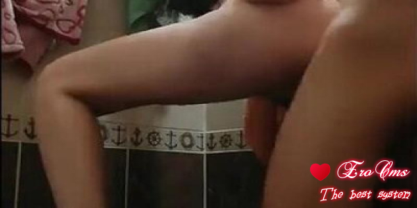 Порно снятое на телефон как муж трахает жену узбечку в ванной перед зеркалом