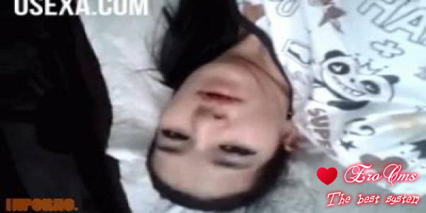 Узбечка скучает по сексу и ласкает свою пизду на камеру